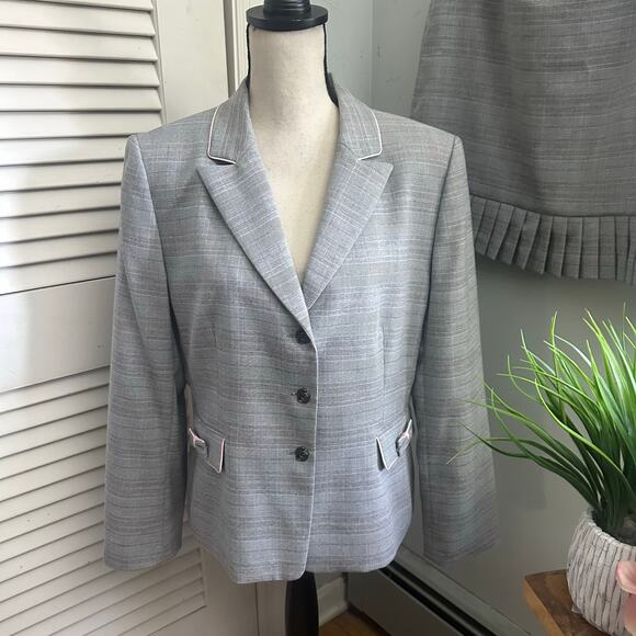 Tahari Skirt Suit Womens 14P Gray Check Pleated Hem Dainty Bow Detail Officewear - Picture 2 of 16